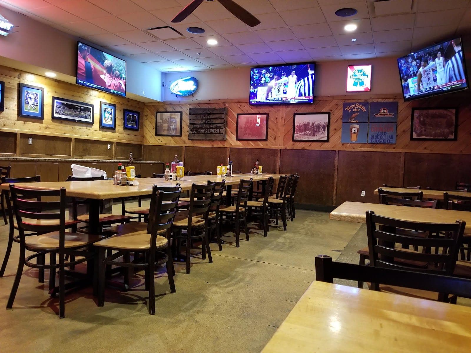 Johnny's Tavern