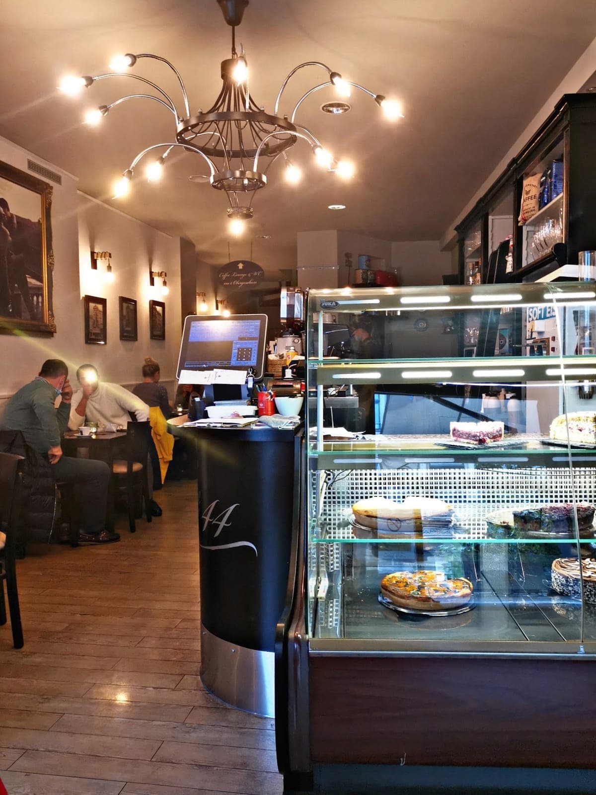 Café 44