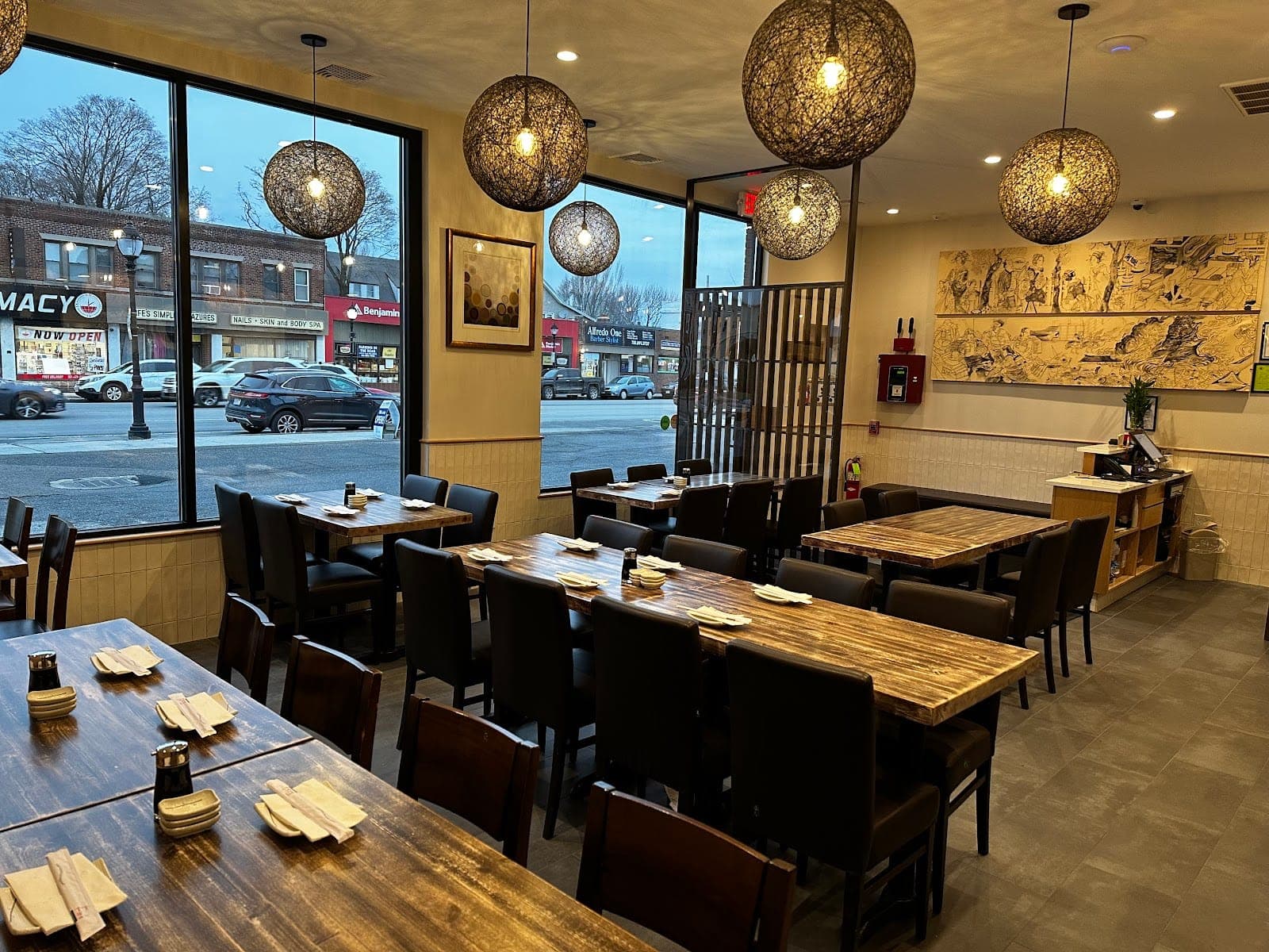 Fin's Sushi and Grill