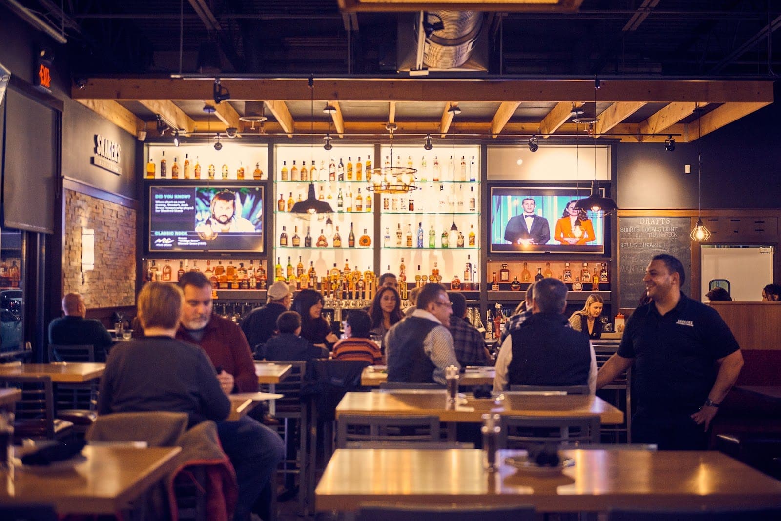 Shakers Bar & Grill