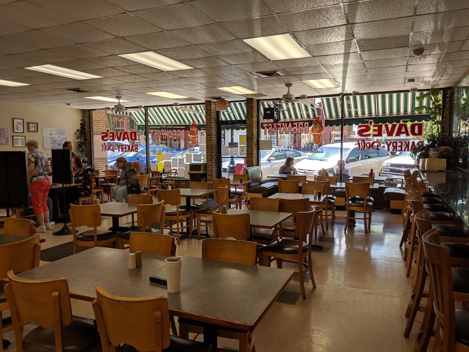 Dave's Bakery, Deli & Grill
