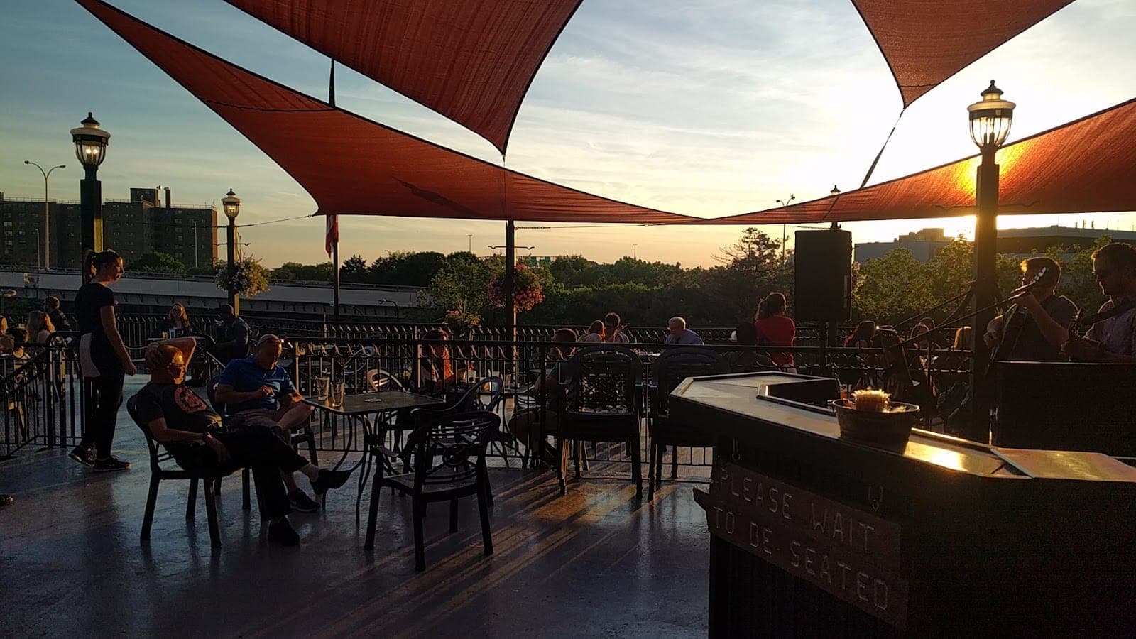 Pearl Street Grill & Brewery