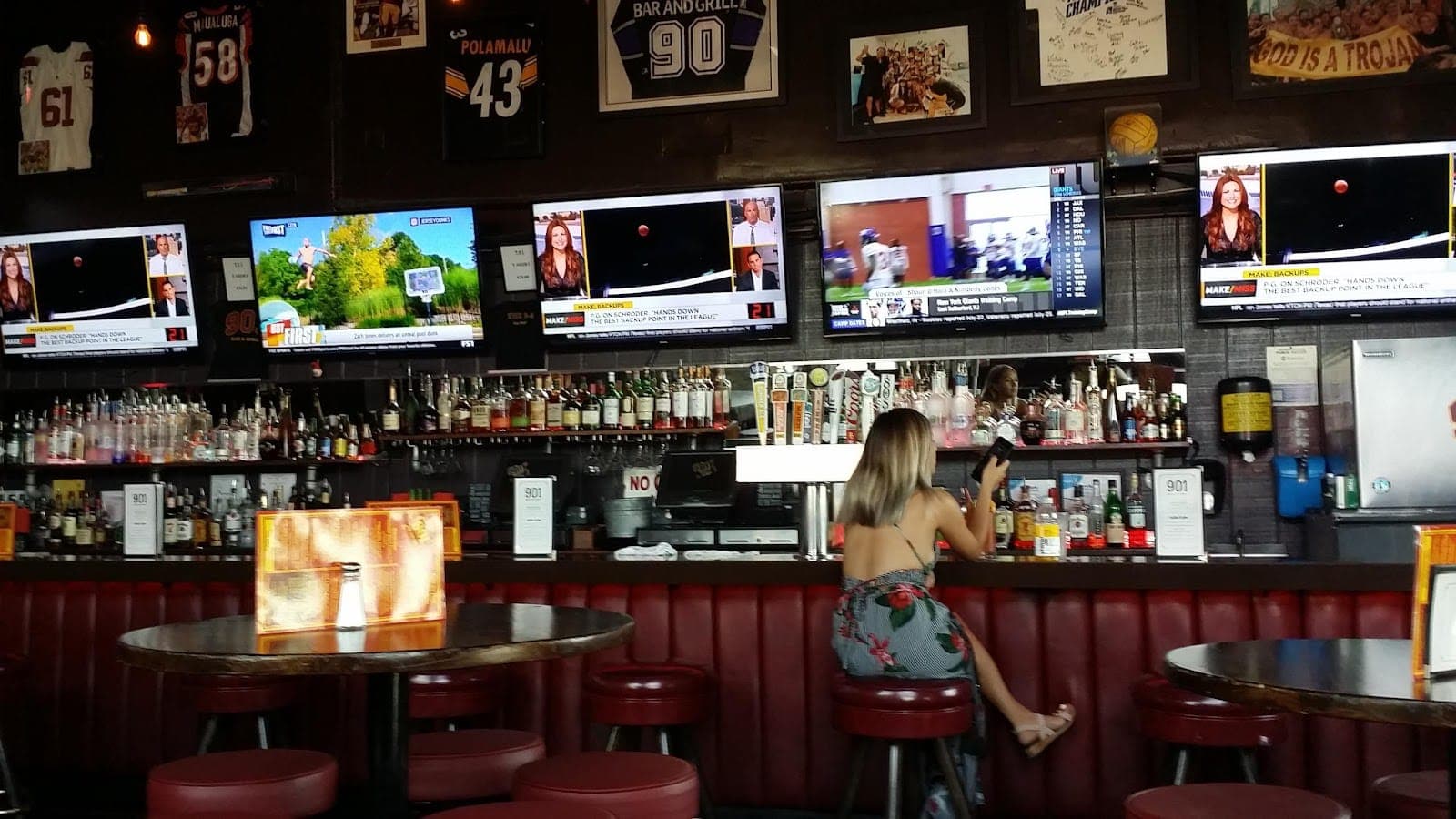 901 Bar & Grill