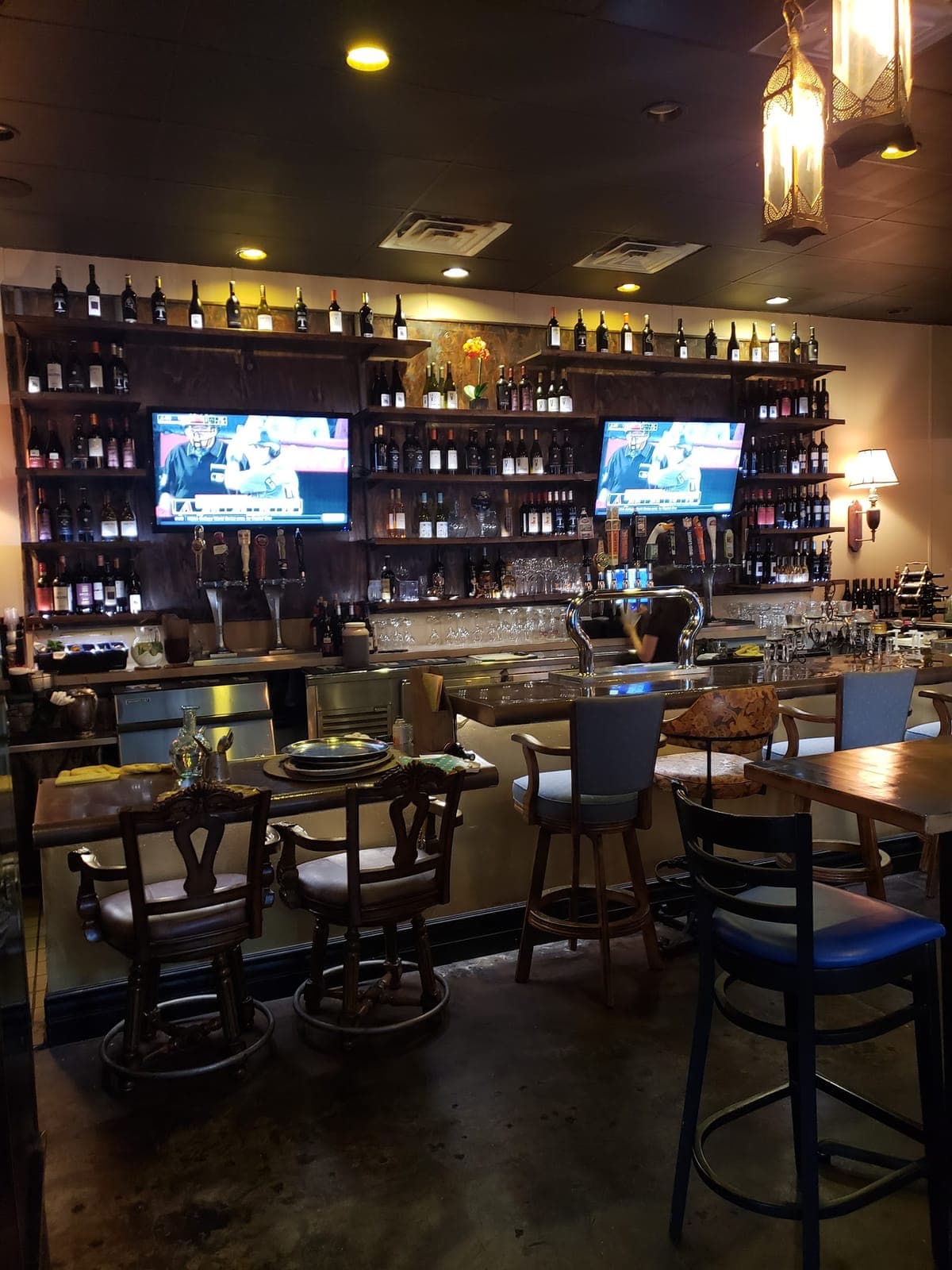 Les Amis Restaurant and Lounge