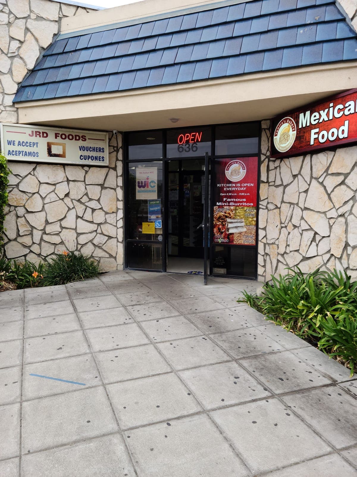 Yaniras Bakery