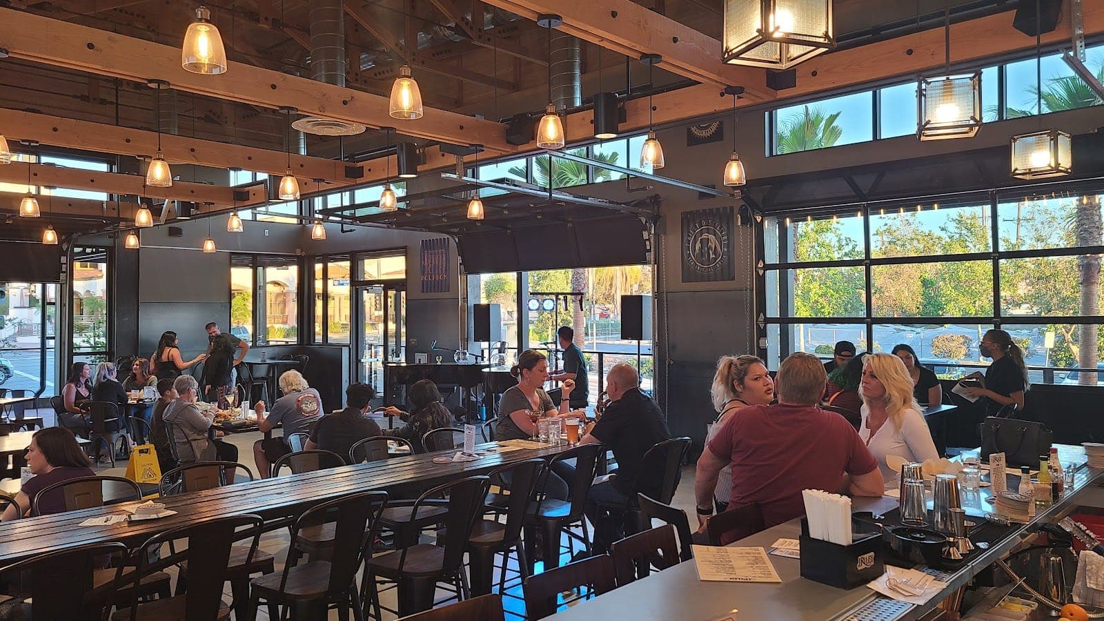 J. Riley Distillery : Resturaunt