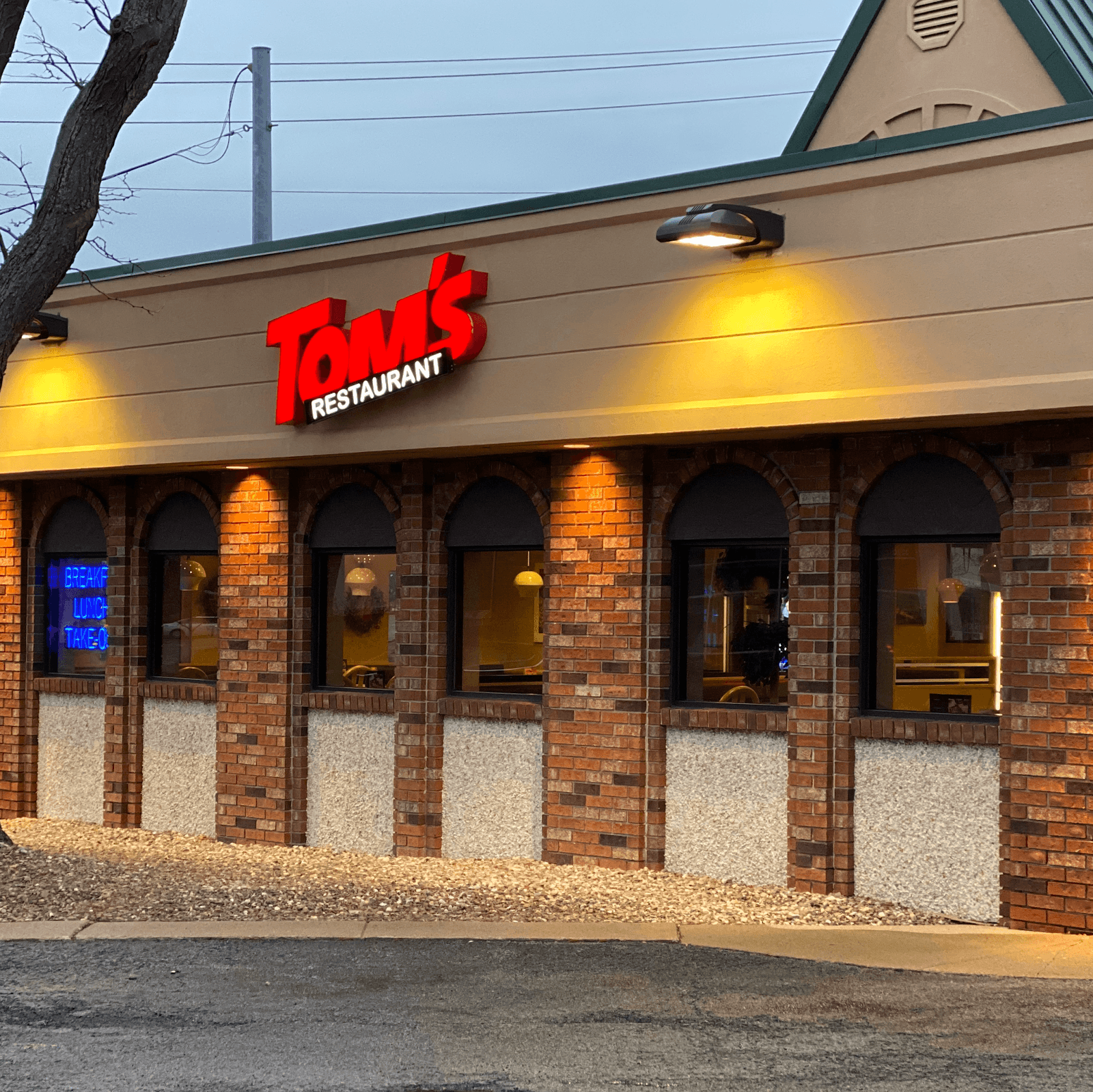 Tom's Restaurant - Home of the Souvlaki