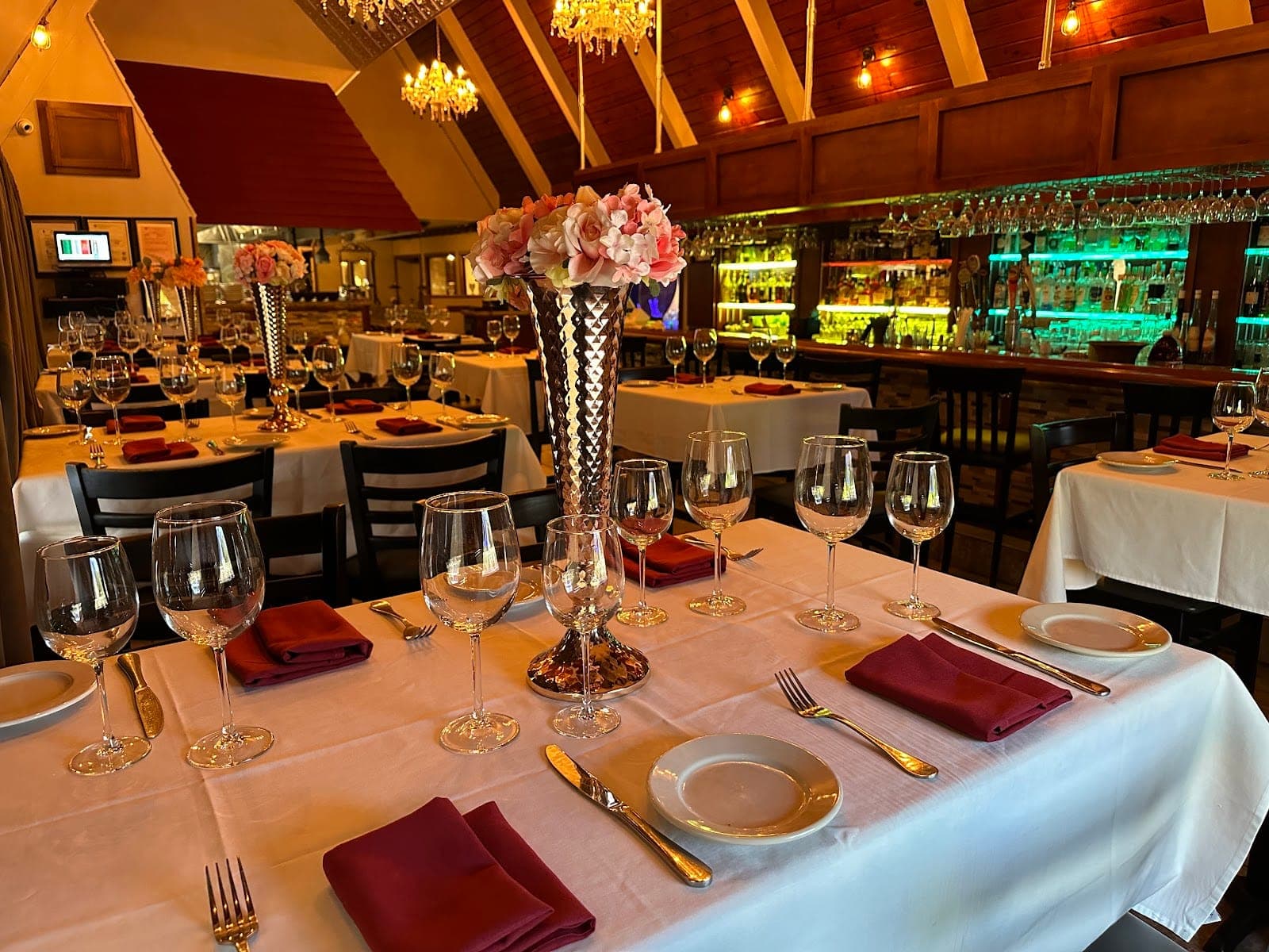 DeLukas Restaurant & Bar