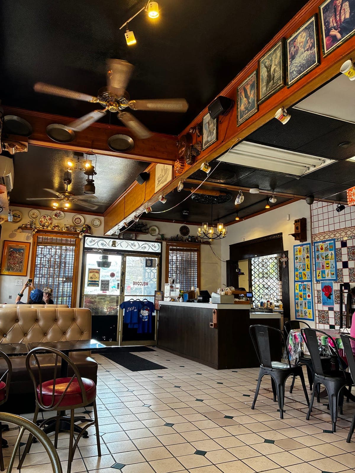 Mexes Cafe