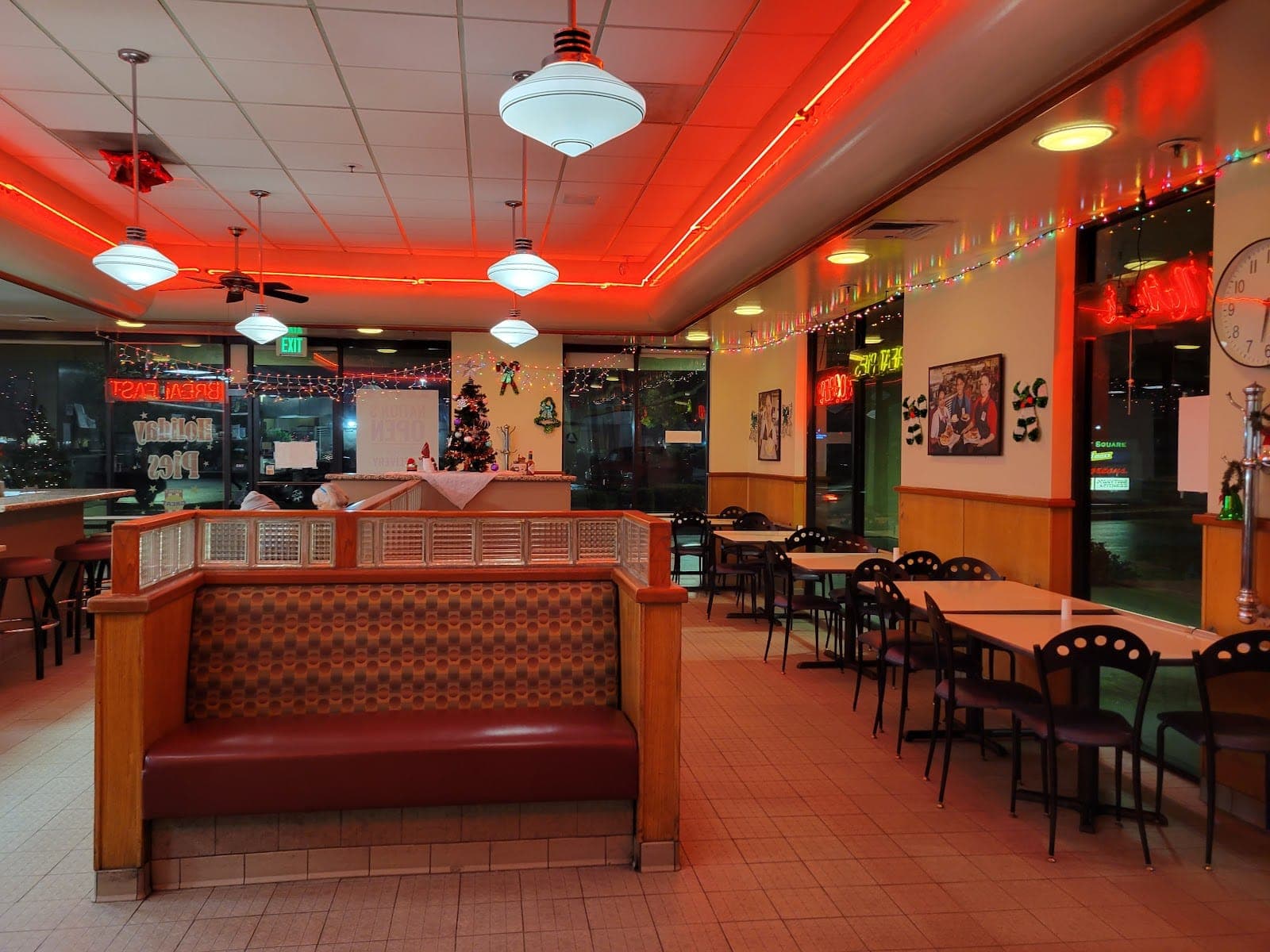 Nation's Giant Hamburgers & Great Pies