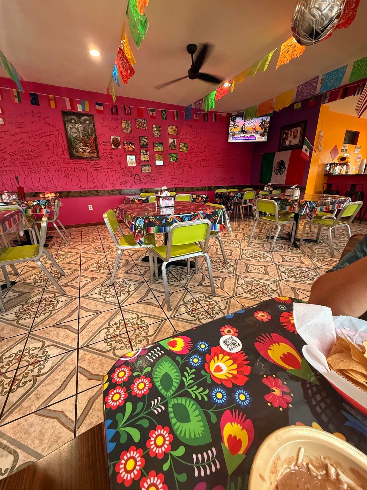 Vicky's Restaurant 2