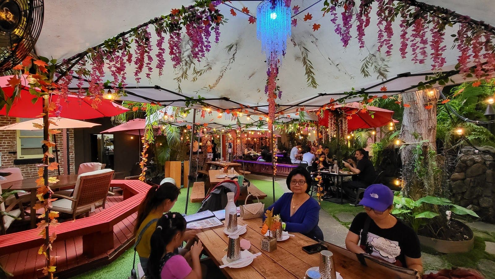 Olay's Thai Lao Cuisine