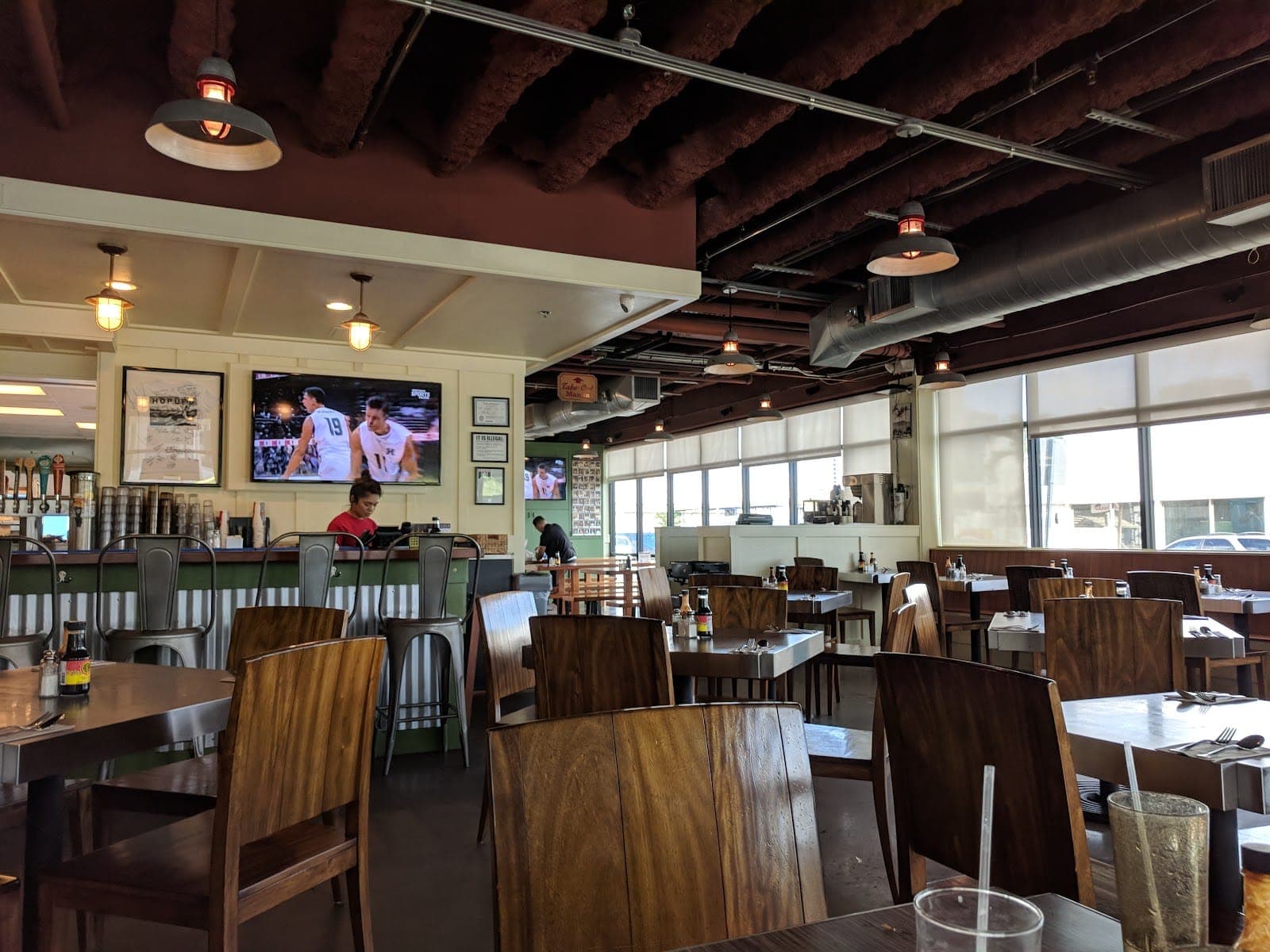 Highway Inn Kaka'ako