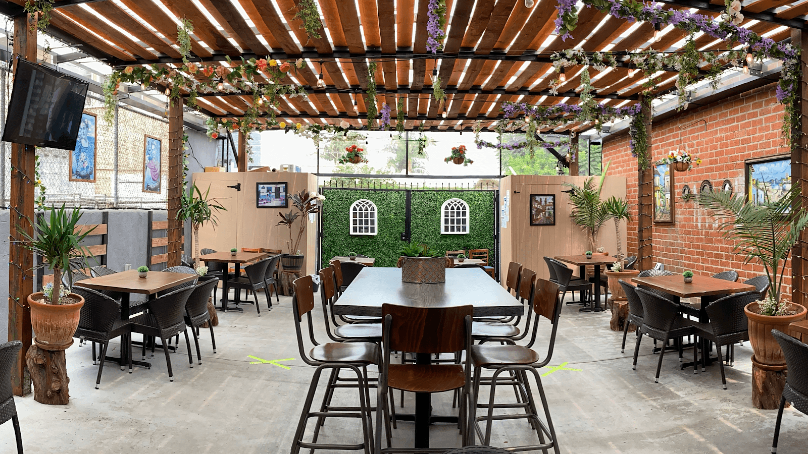 Lalos Grill Restaurant