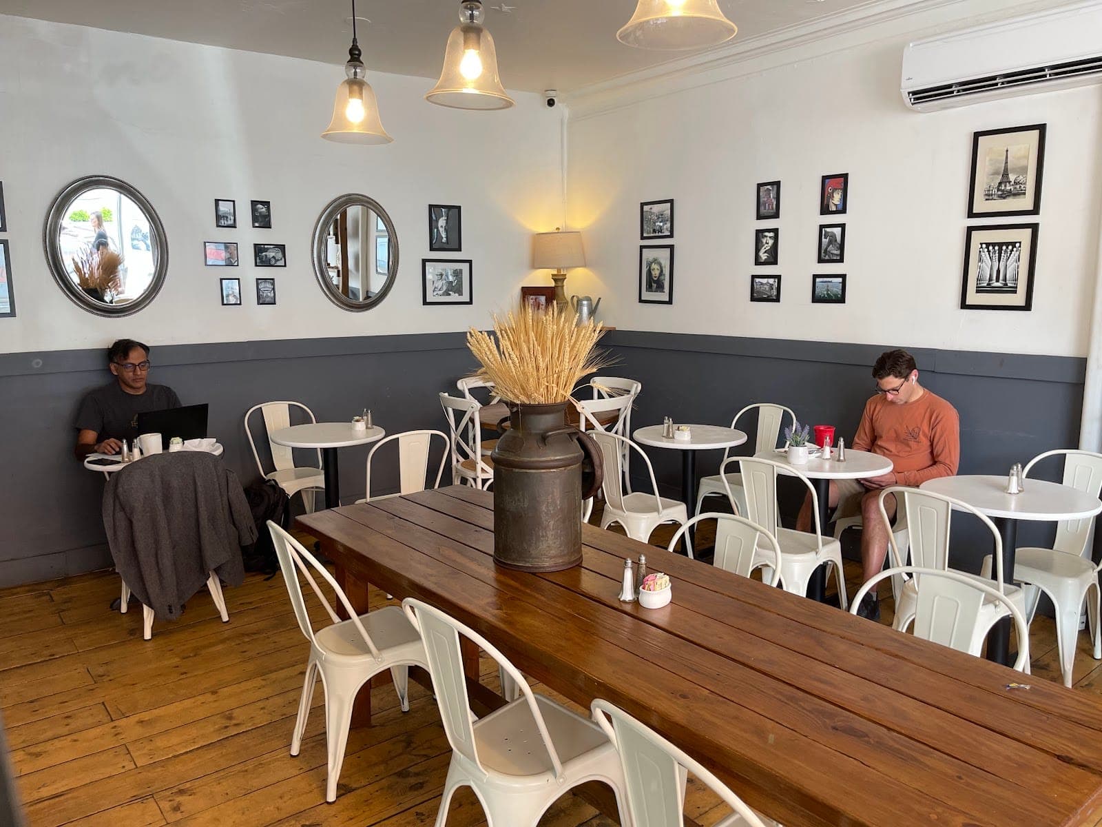 Cafe Madelaine