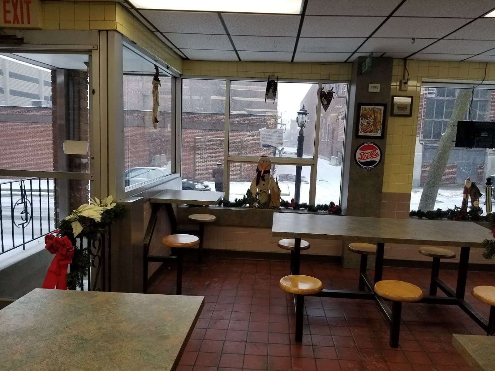 Elliot's Hot Dogs