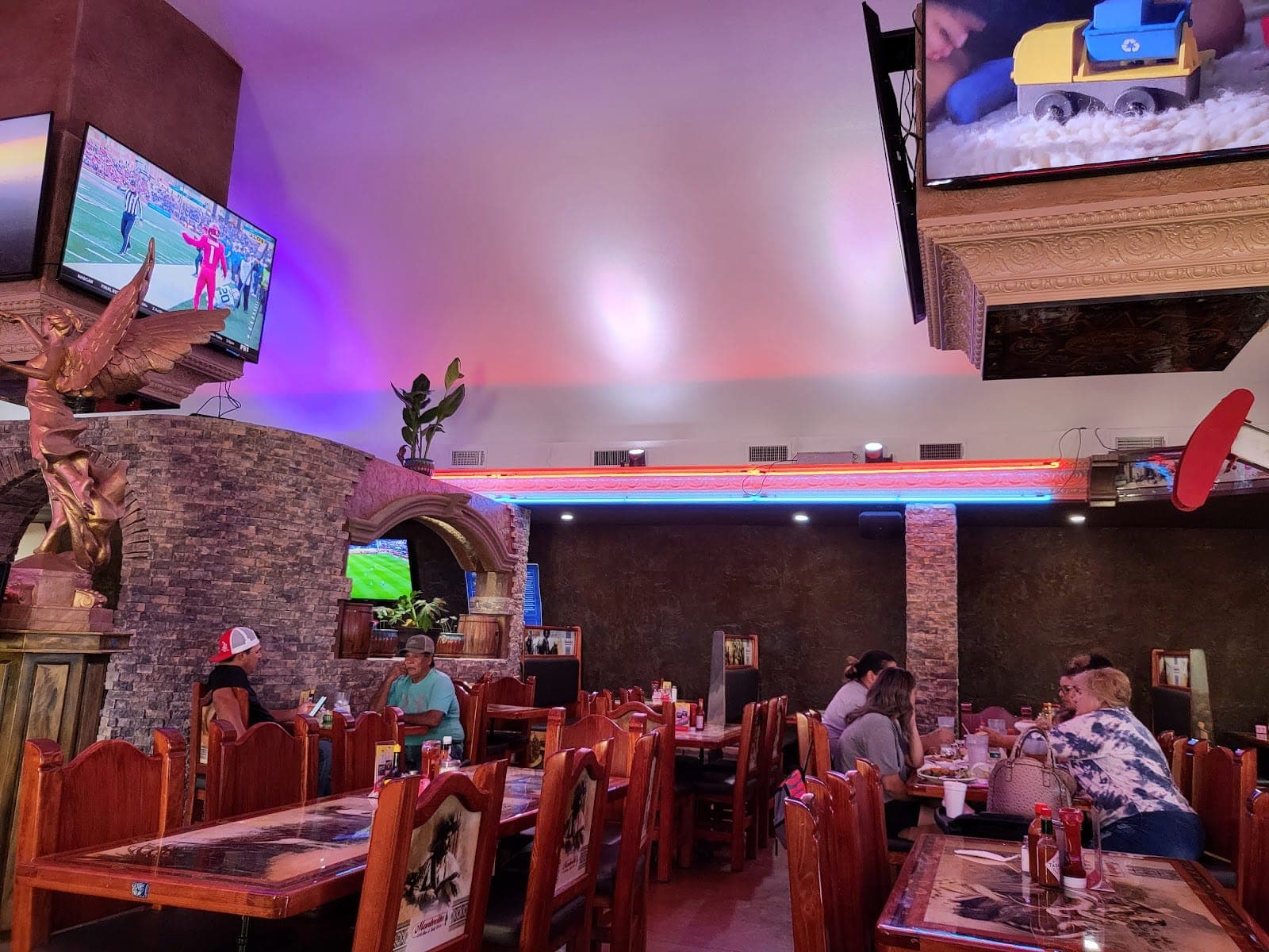Montecito Bar & Grill