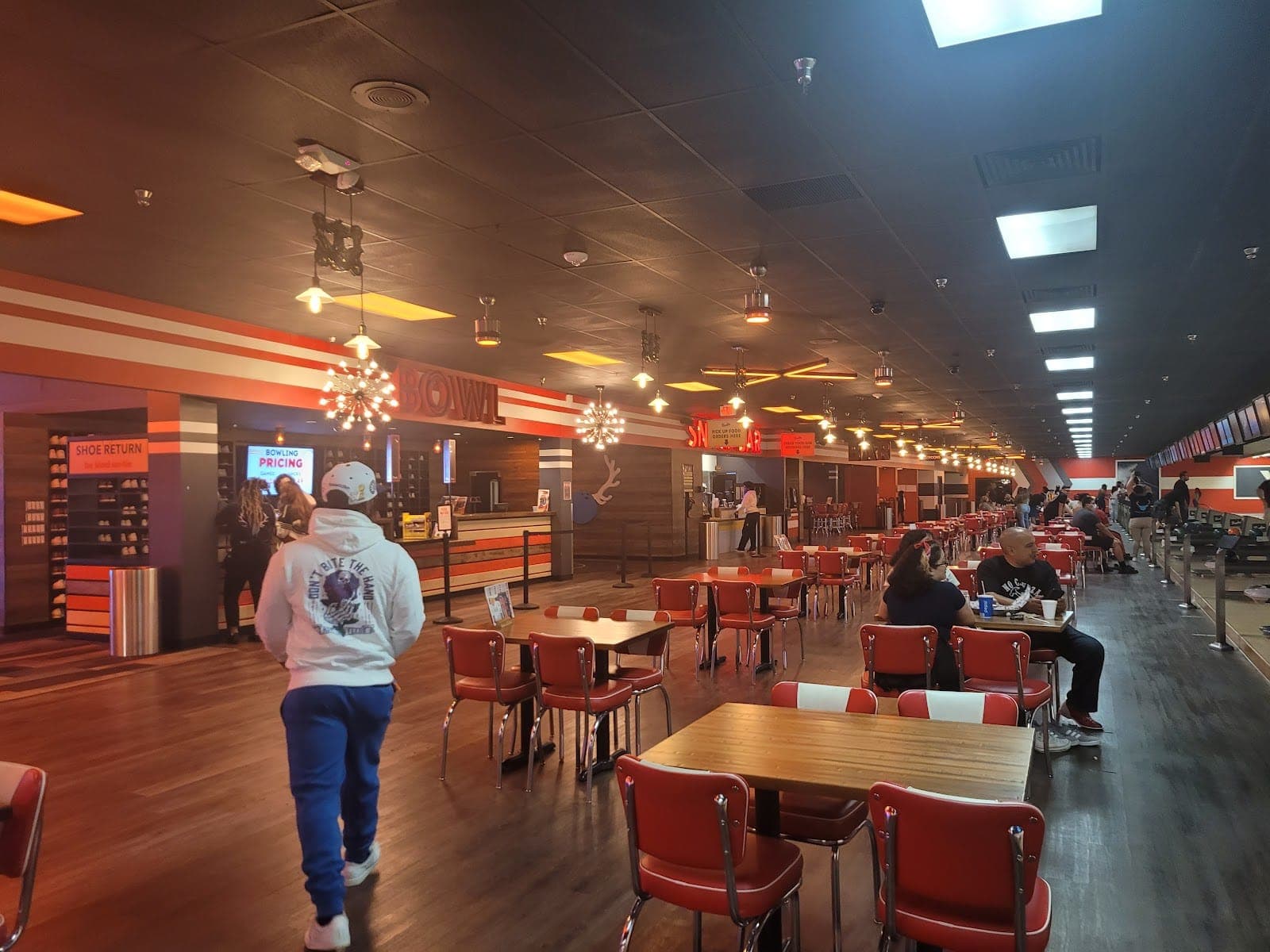 Bowlero Moreno Valley