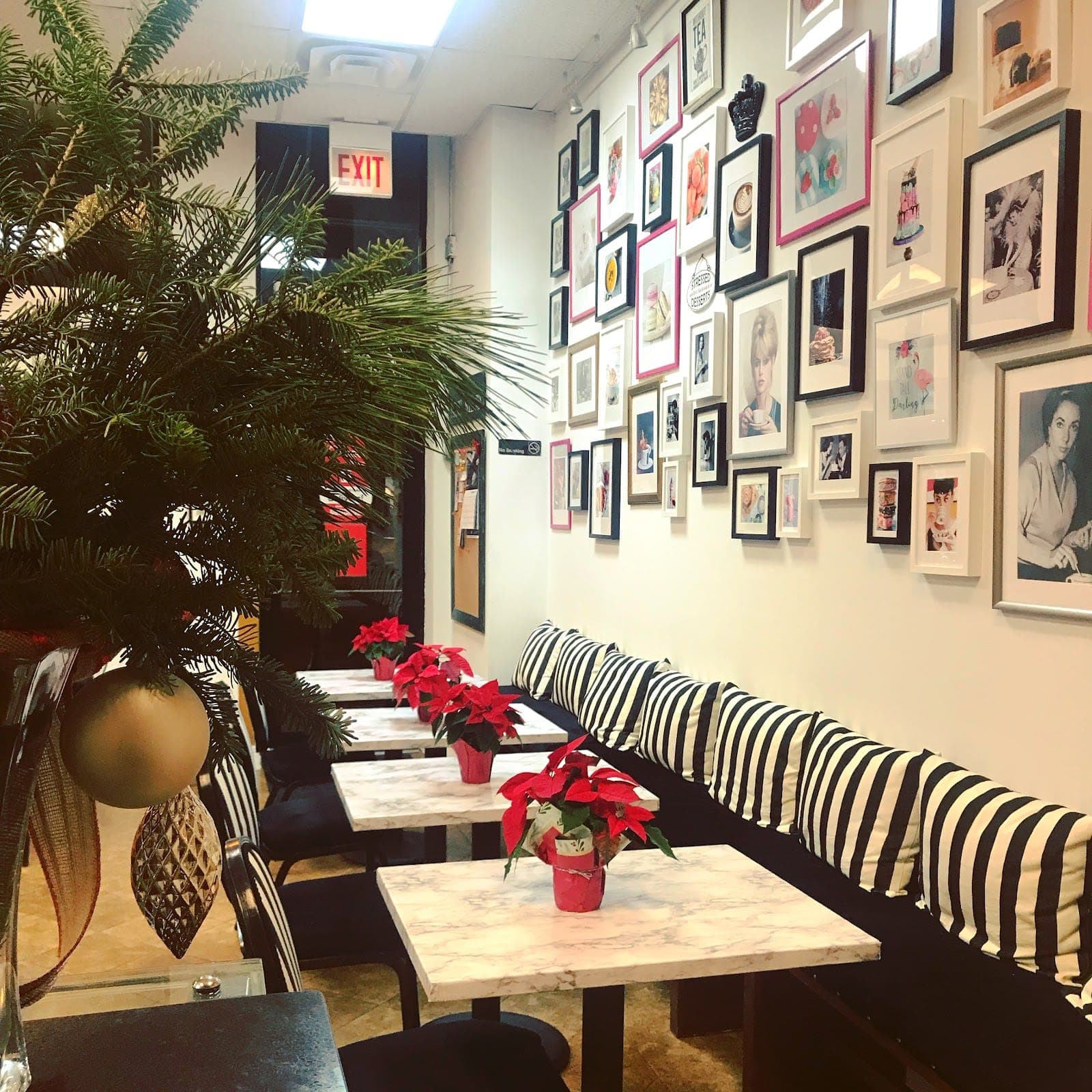Astoria Café & Bakery