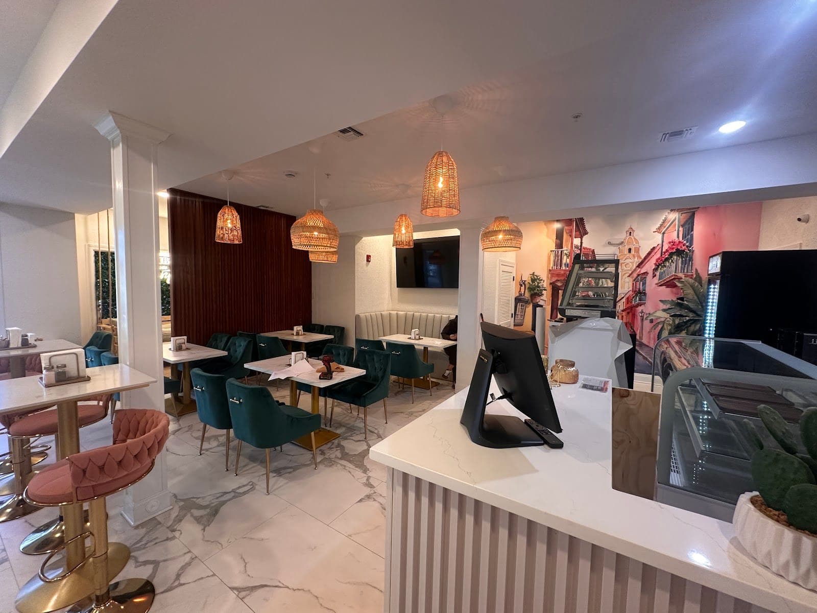 ENCANTO Bakery & Bistro