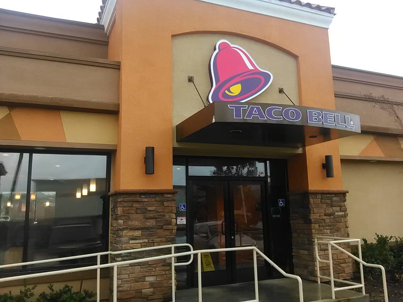 Taco Bell - Live Más Café