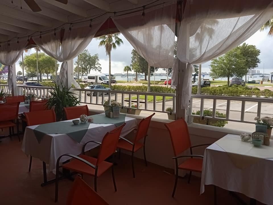 The Breeze Waterfront Cafe