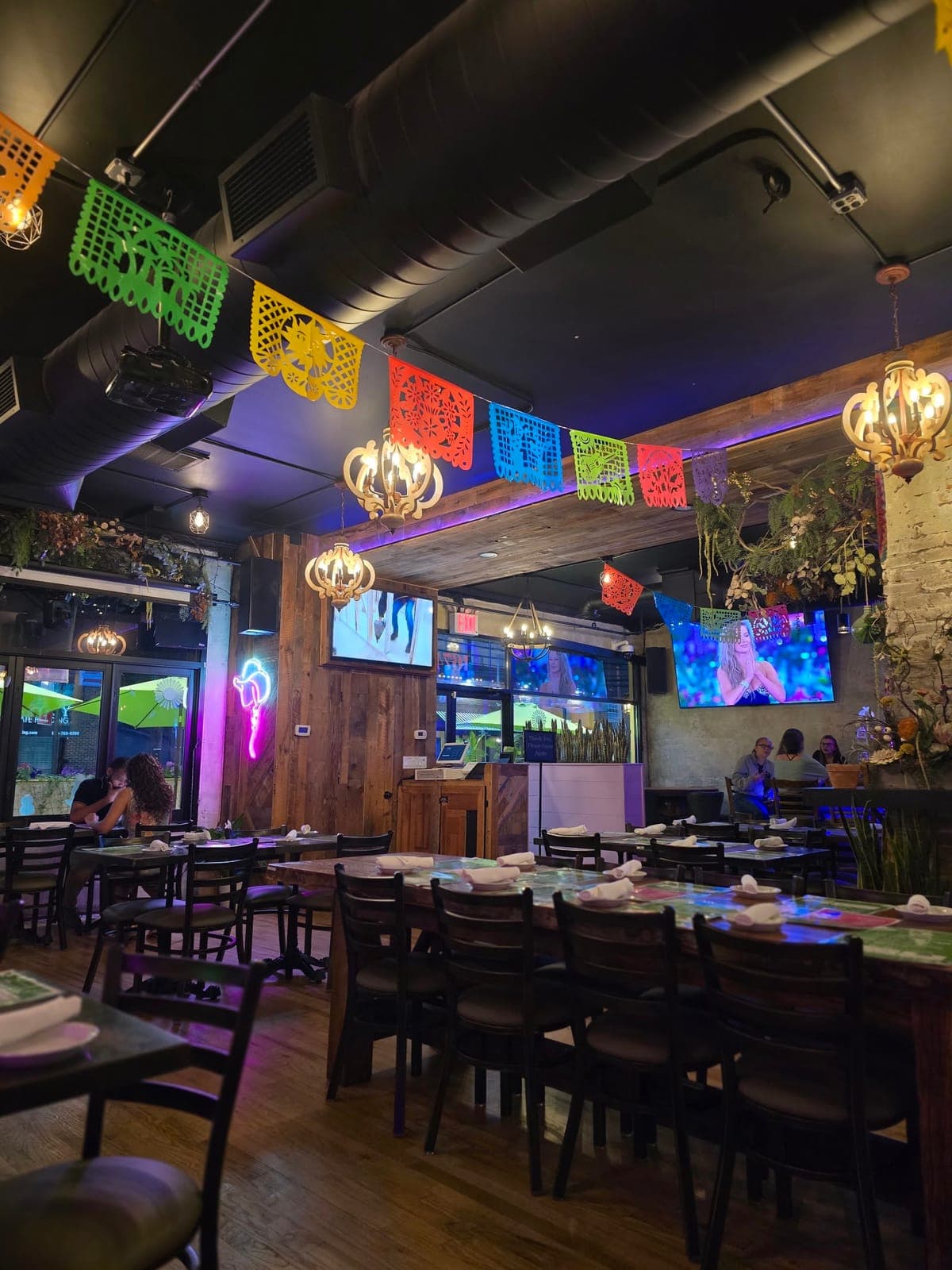 Cantina Valencia Tex-Mex & Tequila Bar