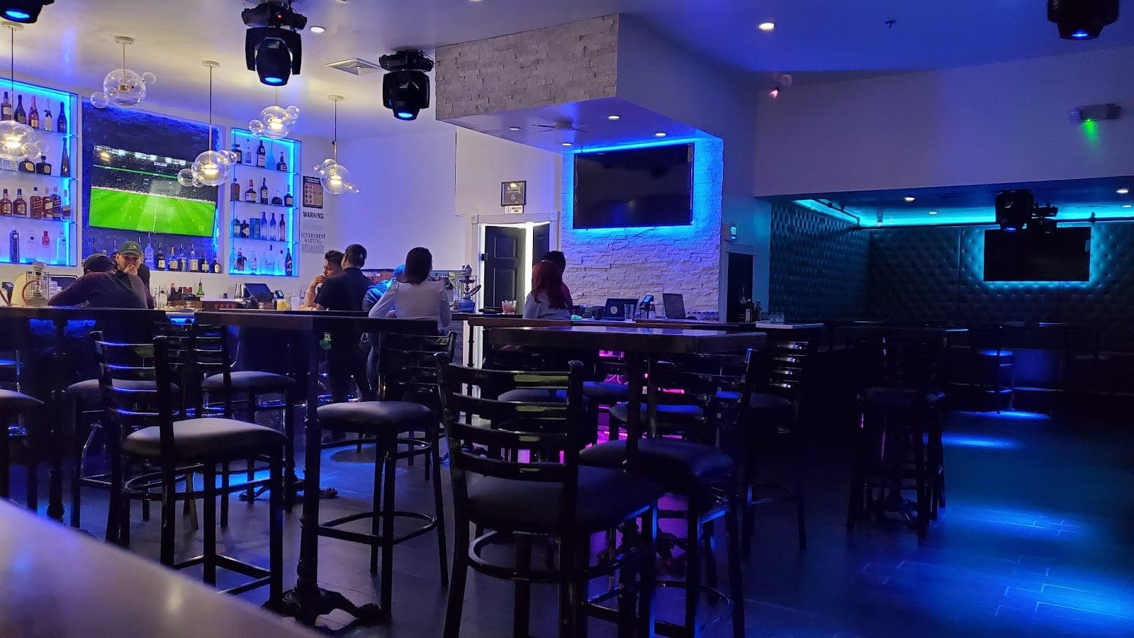 Aqua Bar and Grill