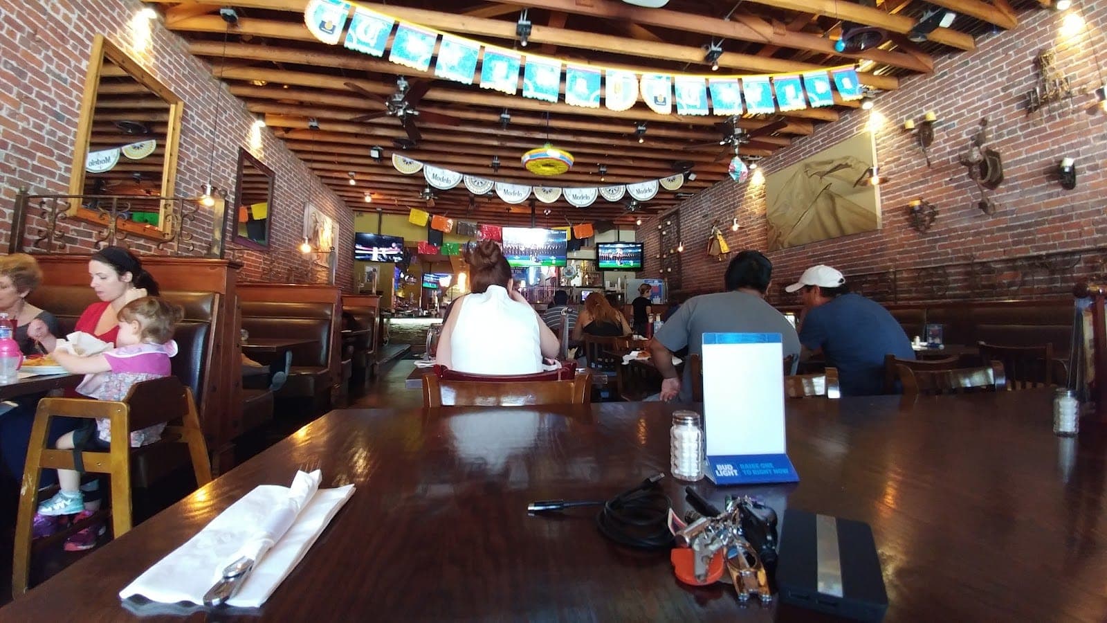 Los Tres Hermanos Bar and Grill