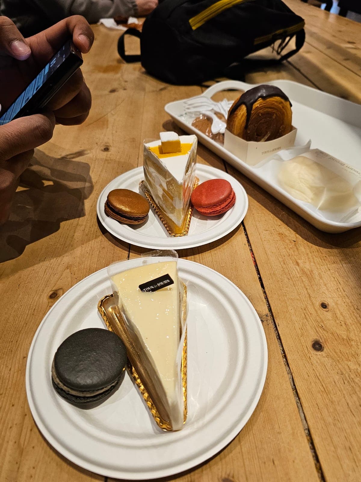 Tous Les Jours Bakery and Cafe
