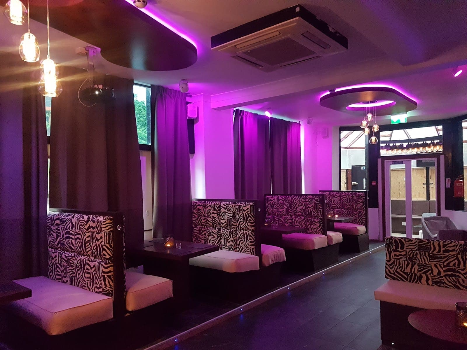 4 0 4 Restaurant & Lounge