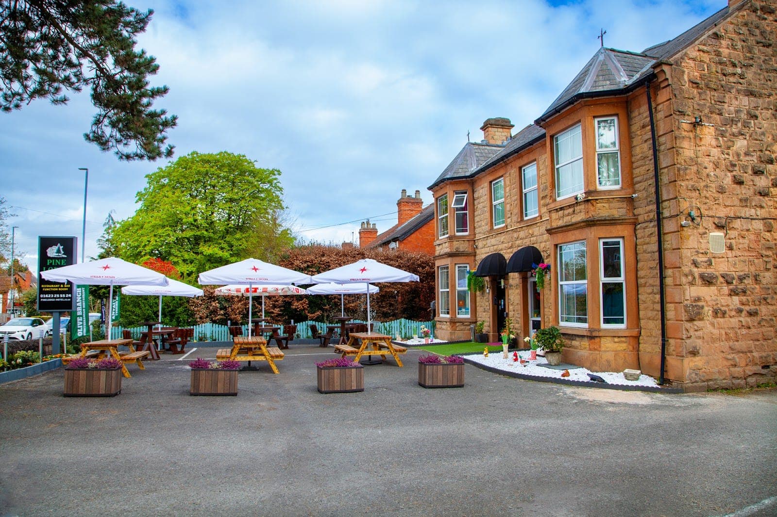 Pine Lodge Hotel & Restaurant