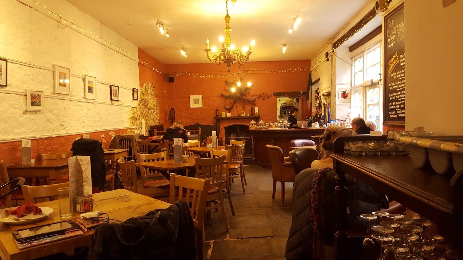 The Snug Restaurant & WOOD-FIRED PIZZERIA