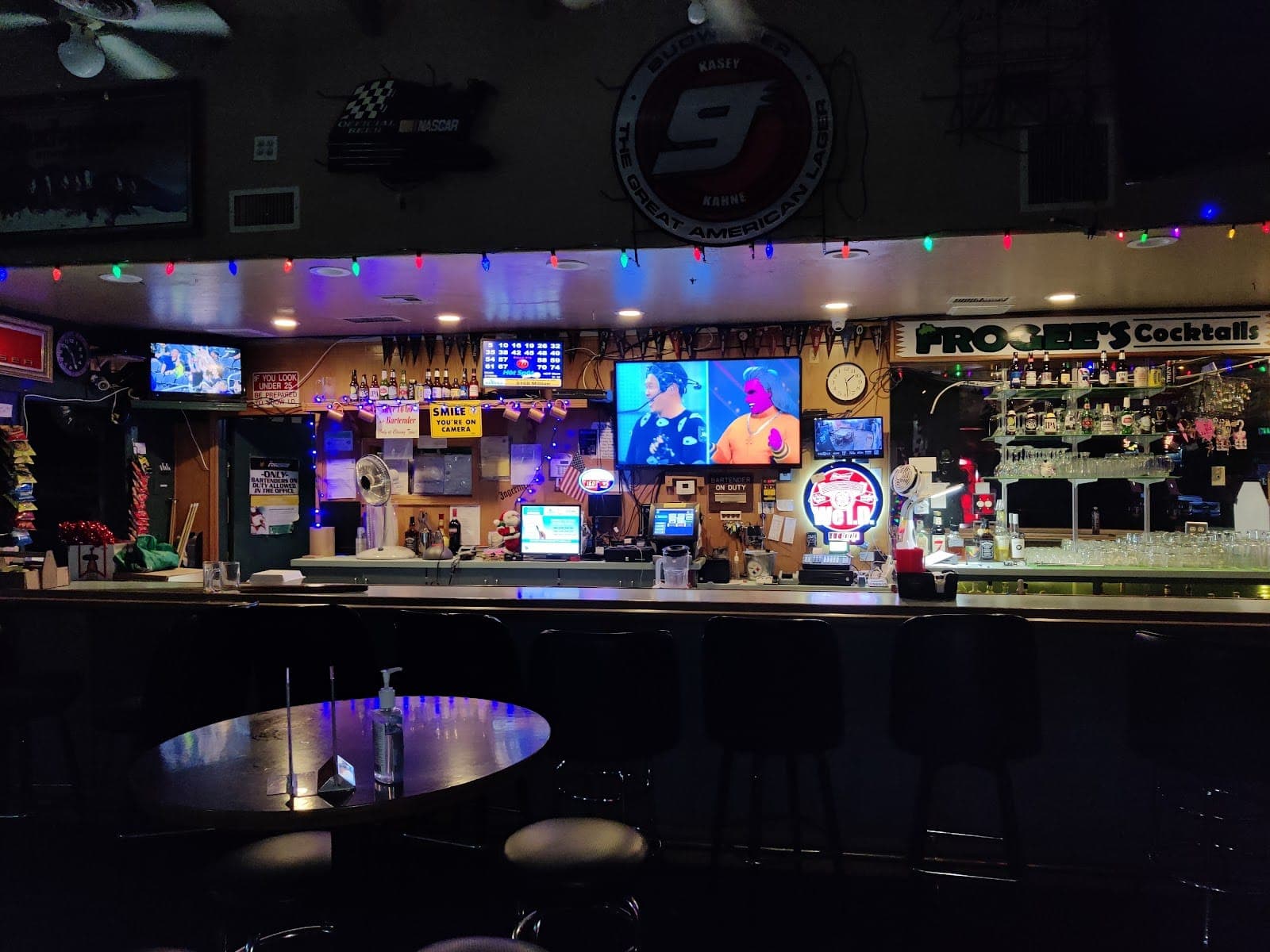 Frogee's Cocktail Lounge
