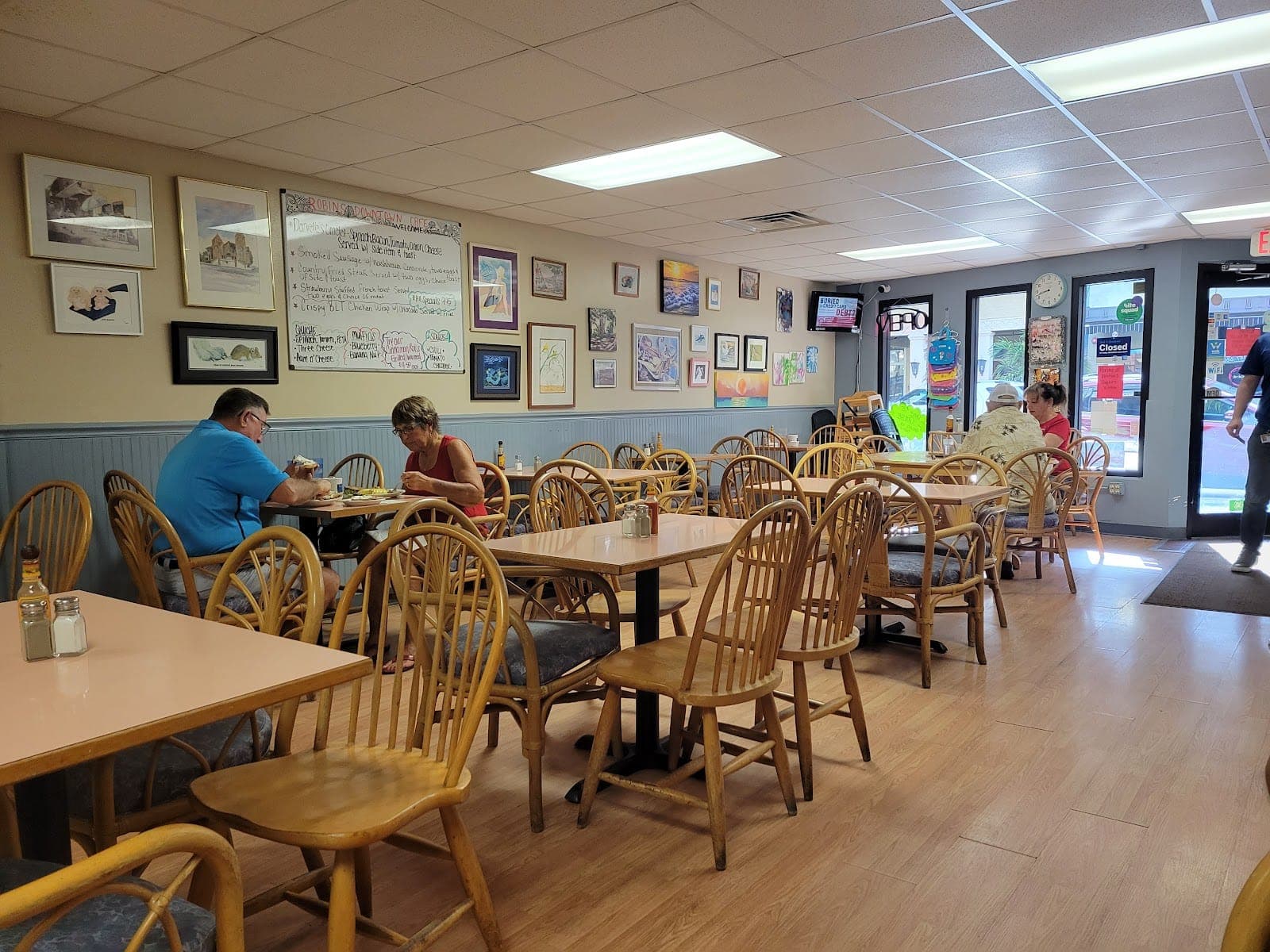 Robin's Downtown Cafe