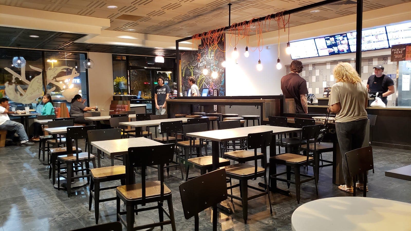 Taco Bell - Live Más Café