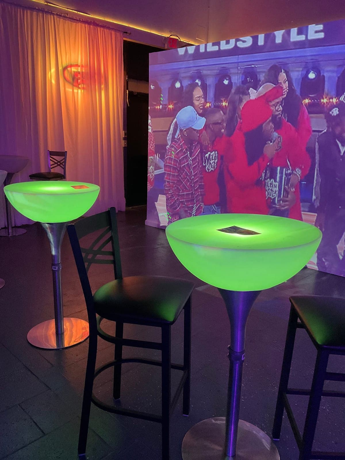 Oasis New York Bar & Lounge