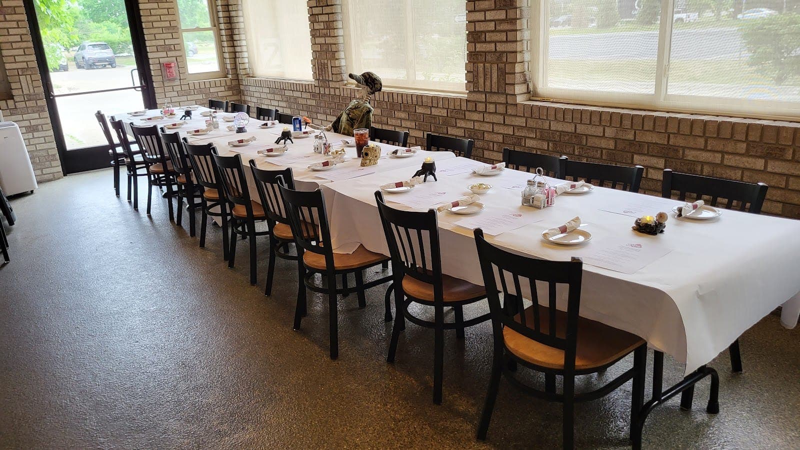 Rose's Restaurant & Lounge