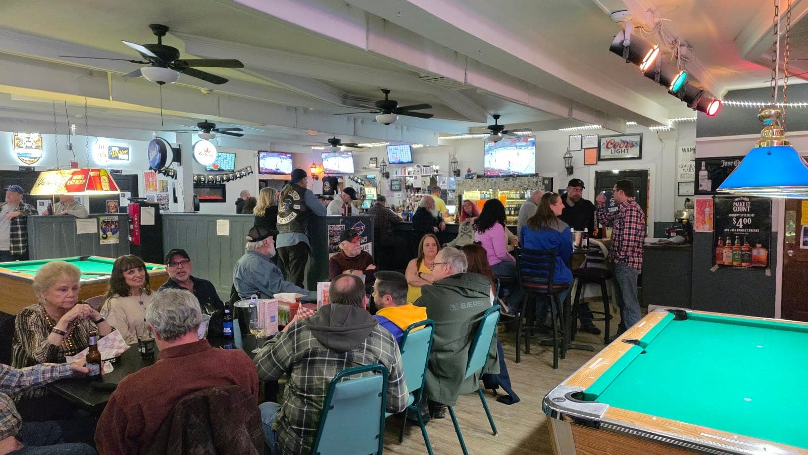 16 Ellicott Bar and Grill