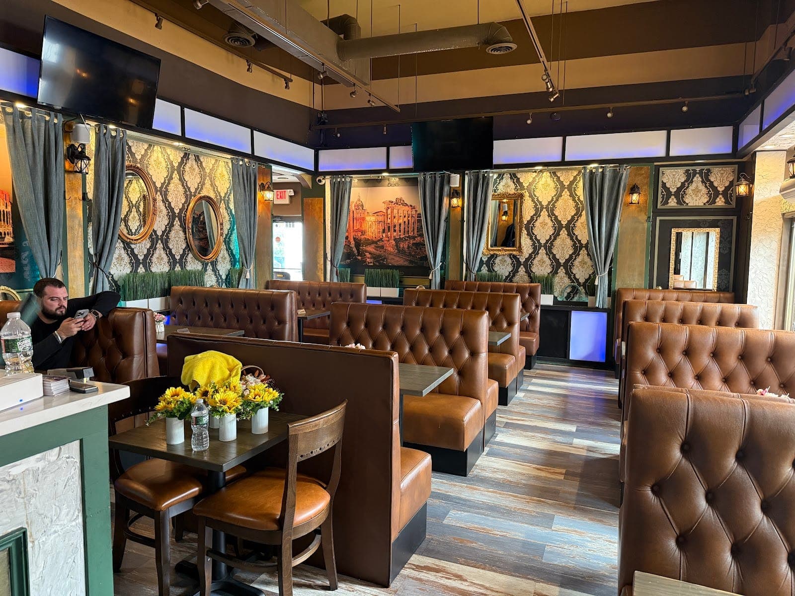 Roma Coffee Bar Restaurant & Pizzeria