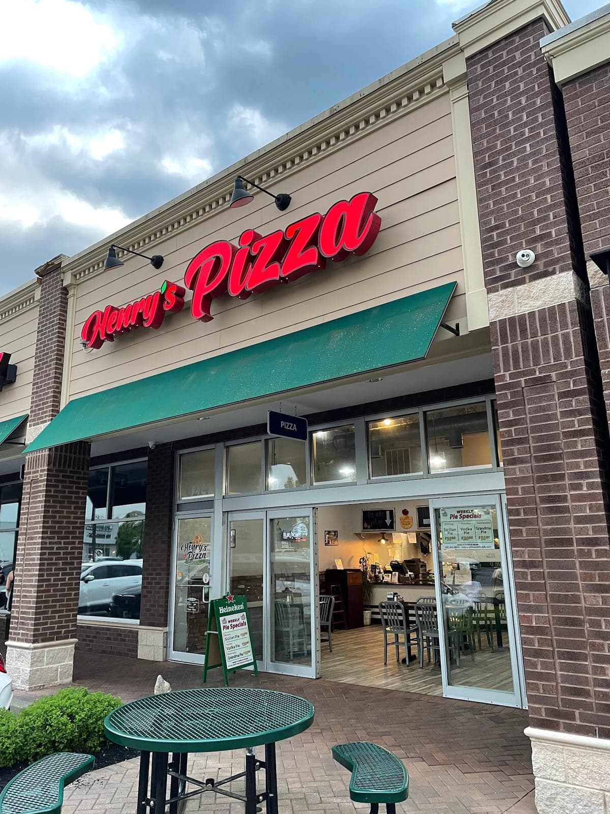 Henry's Pizza