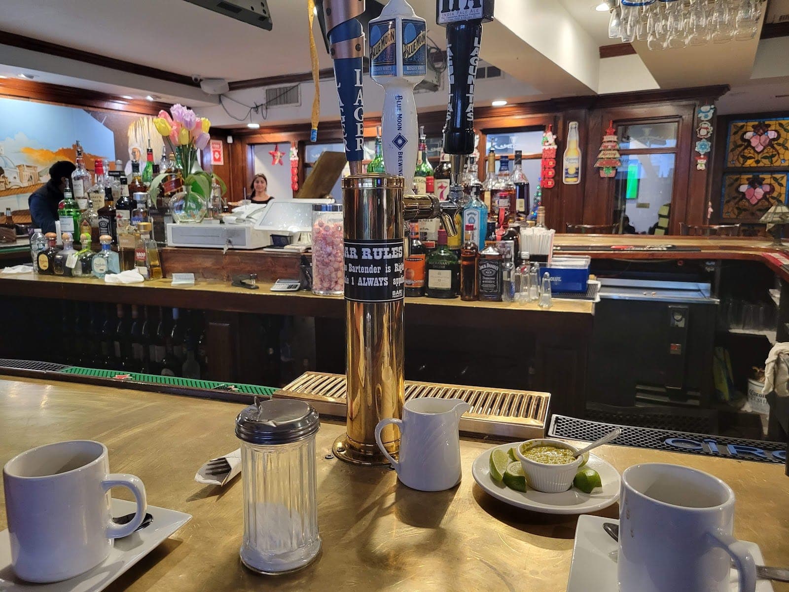 La Mitad del Mundo Bar-Restaurant
