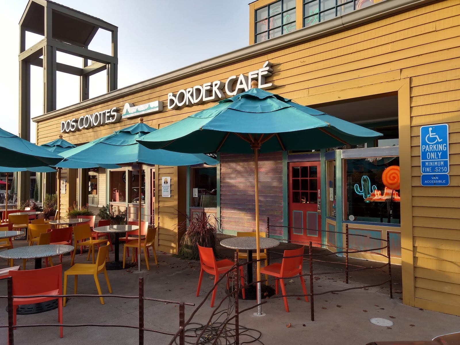 Dos Coyotes Border Cafe