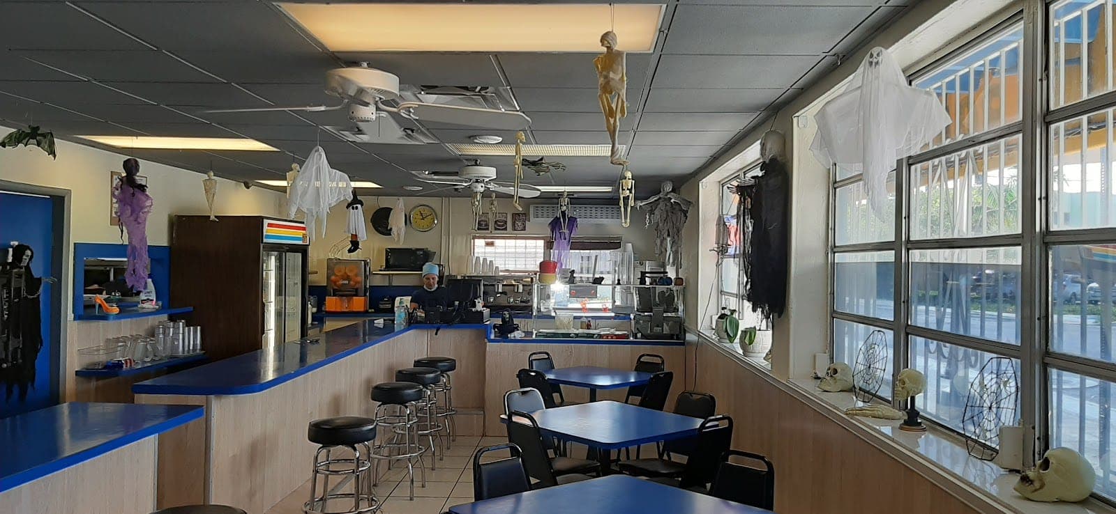 El Canal Cafe