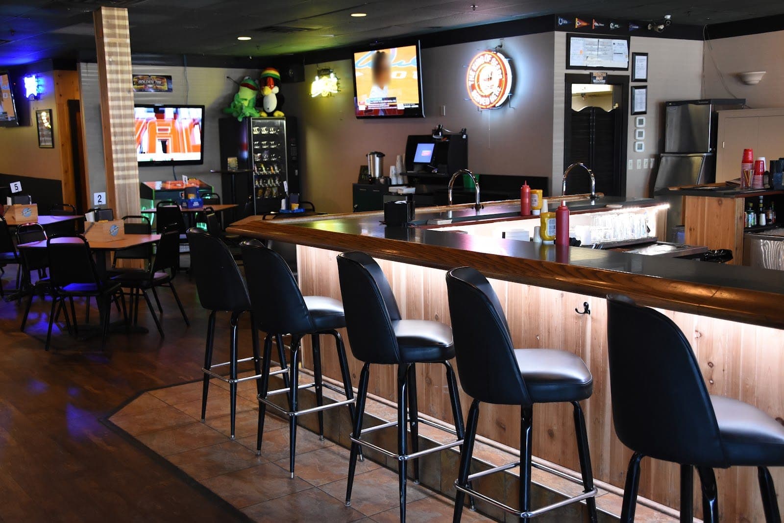 Jumpers Sports Bar & Grill