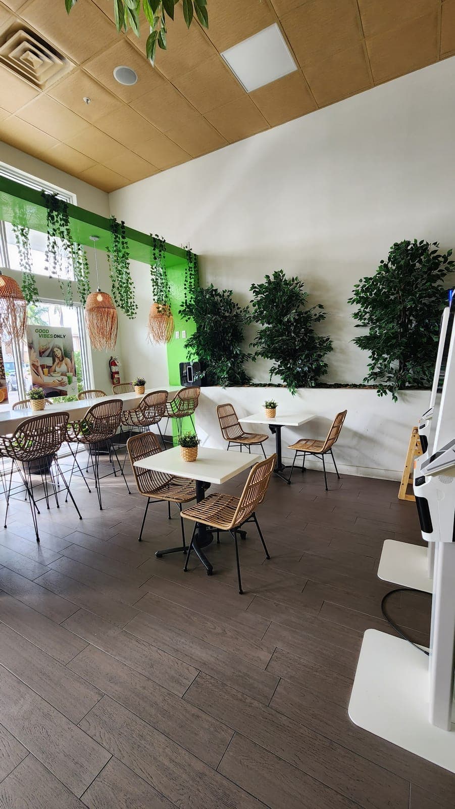 Smoothie Spot Restaurant | North Miami | Healthy Breakfast
