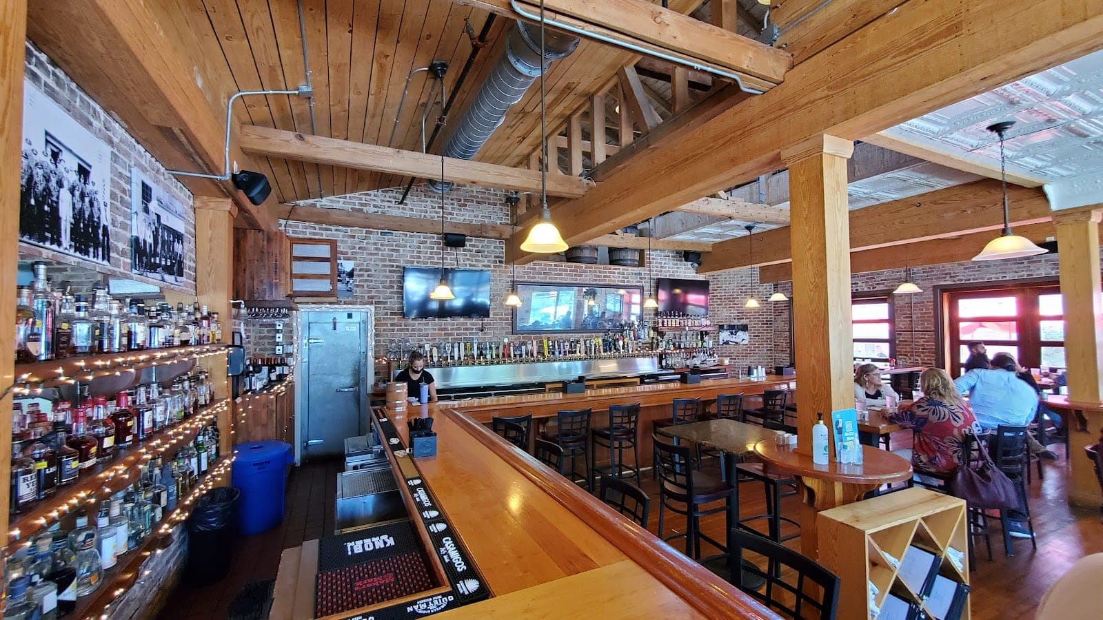 5th Street Hardware Restaurant and Taproom