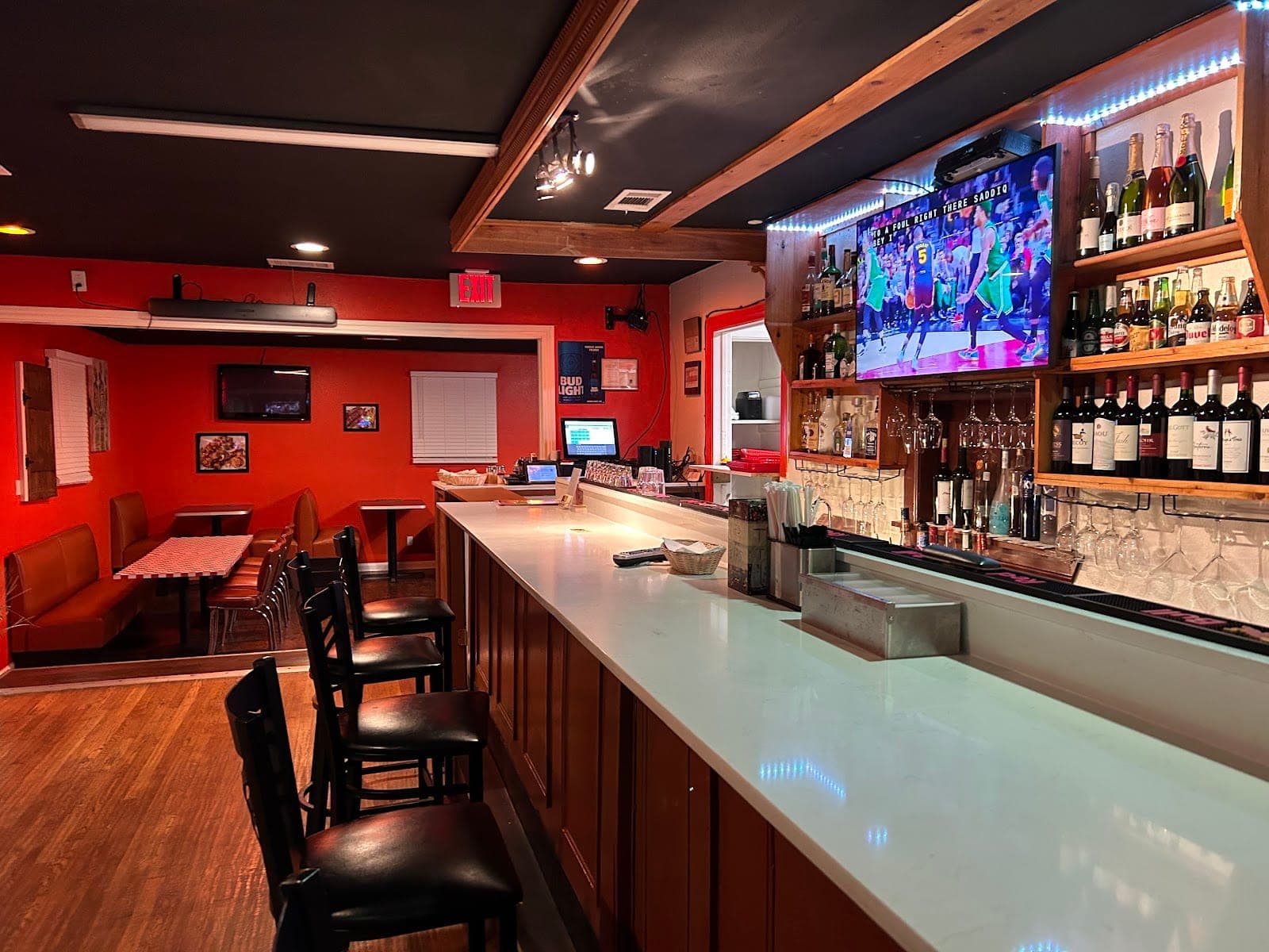 Tam Tam Zings Bar & Grill