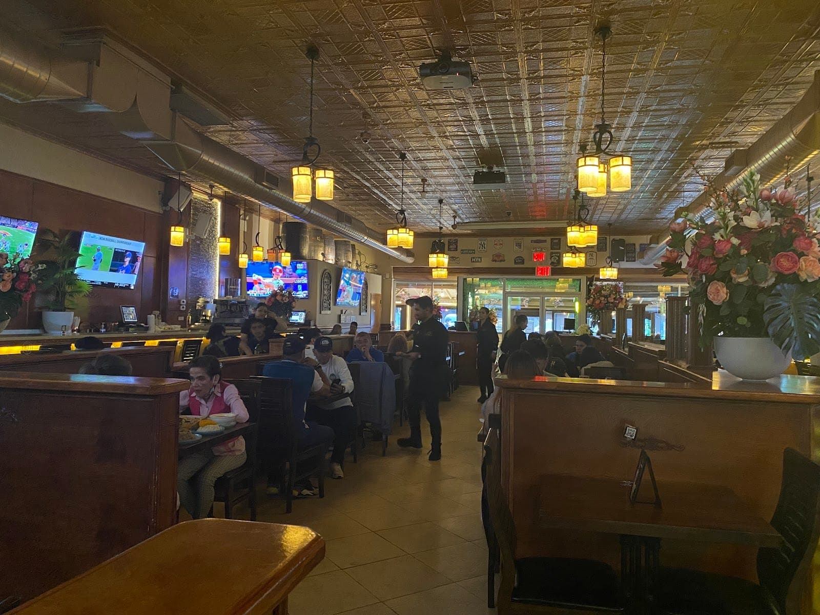 Barriles Restaurant and Sports Bar
