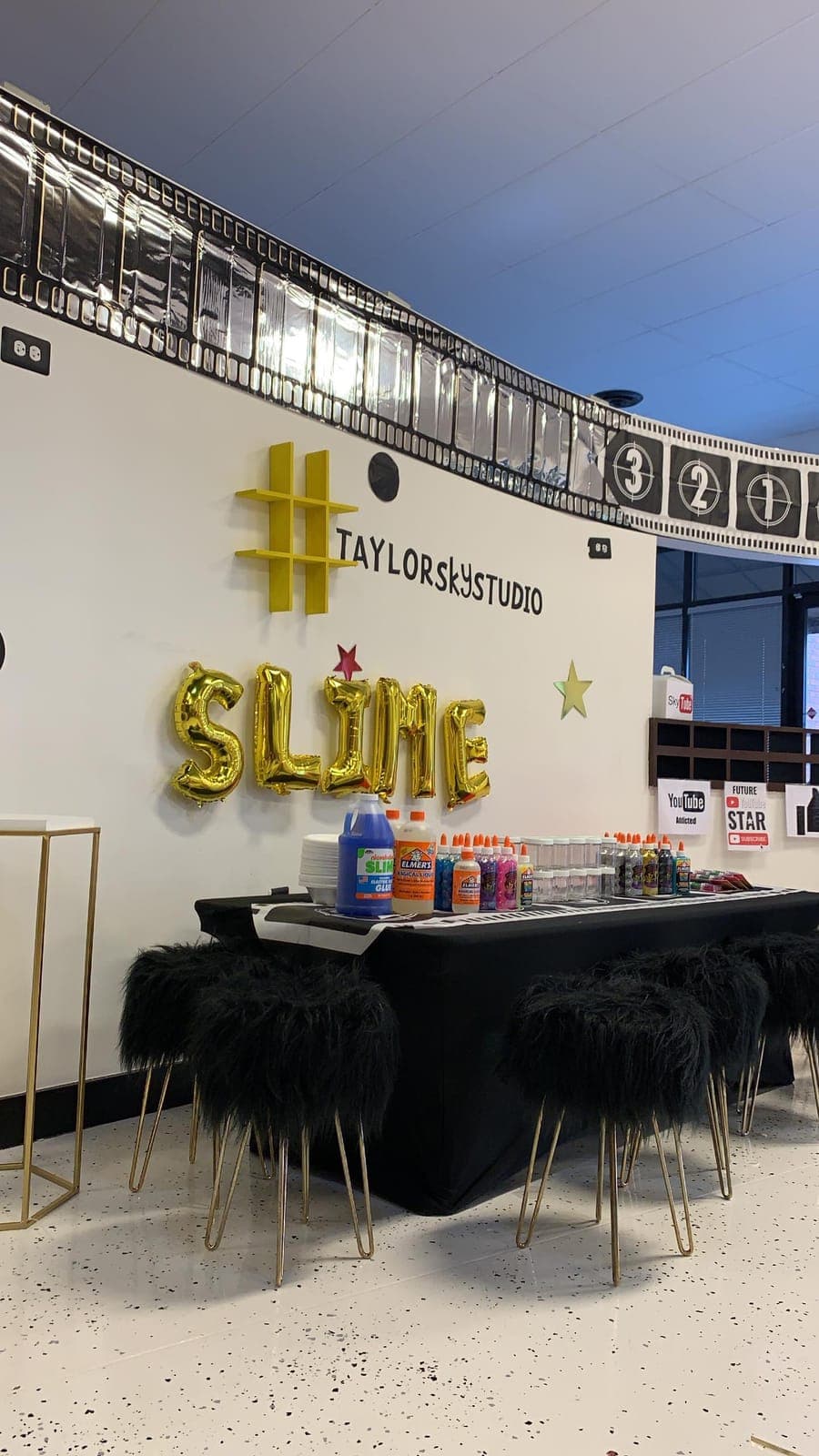 TaylorSky Studio Cafe